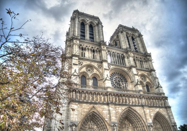 קתדרלת נוטרדאם: סיפורה של הקתדרלה הגותית בפריז
